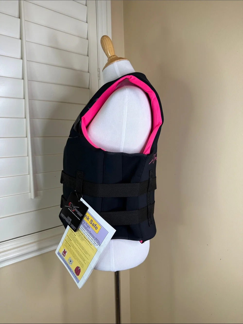 Bass Pro Shops Black and Pink Women's Neoprene Life Jacket